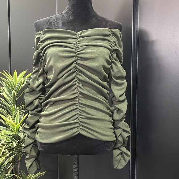 Line and Dot Billie Off/On Shoulder, Ruched front/back/sleeves,stretch knit - Picture 4 of 14